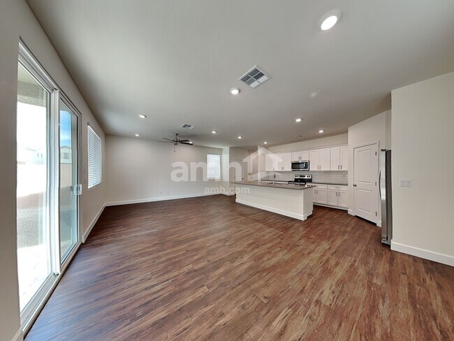 843 Longwood Gdns St