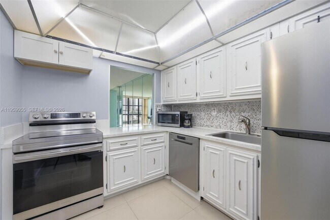 Photo - 800 Parkview Dr Unit 506