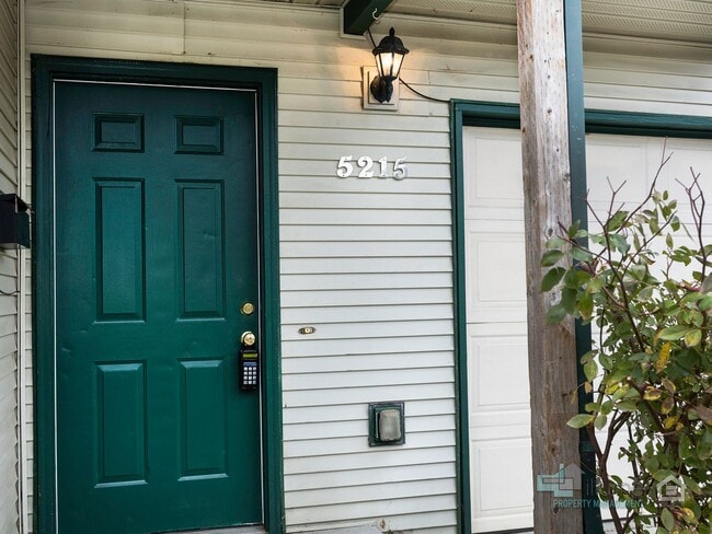 Photo - Bright & Spacious 2-Bedroom End Unit Townhome in Desirable Woodstock Neighborhood!