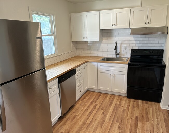 Kitchen - 1746 Oakwood Dr Casa