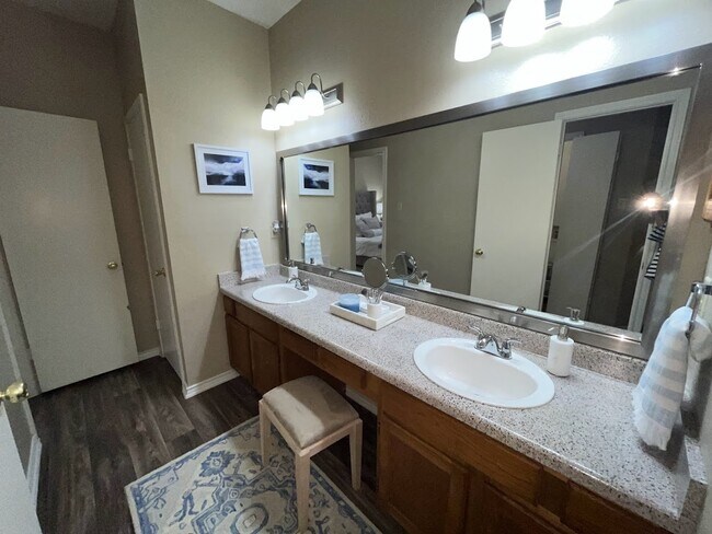 Photo - Waterford on the Green Apartments