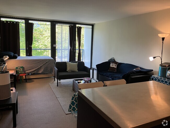 Building Photo - 111 SW Harrison St Unit 5C Rental