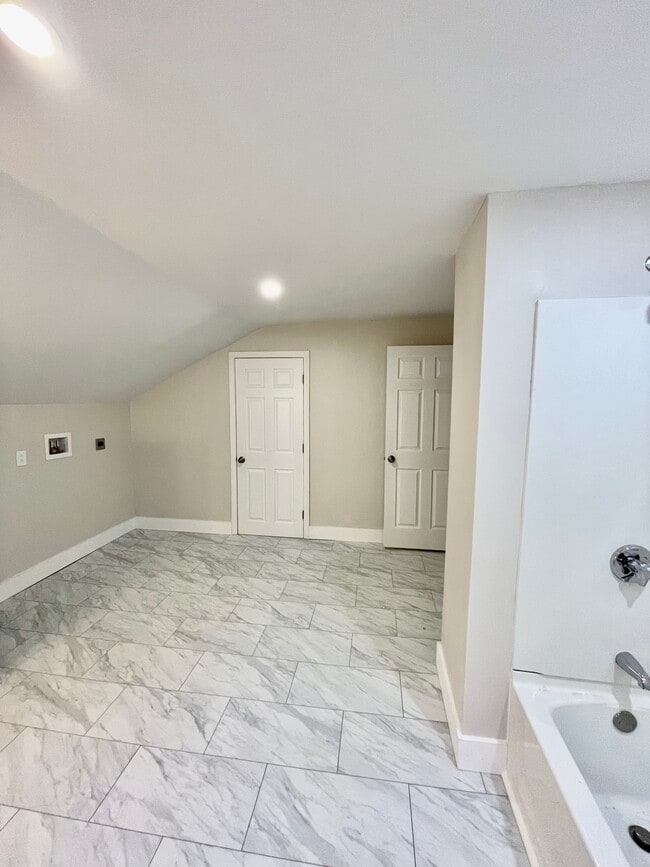 Photo - 16 Crompton St Unit 1