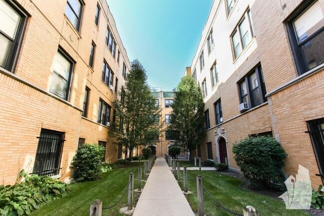 Building Photo - 1530 N Kedzie Ave Rental