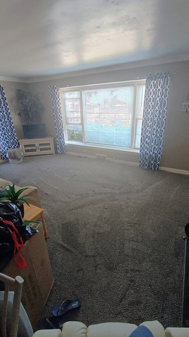 6107 W Center St Unit 2