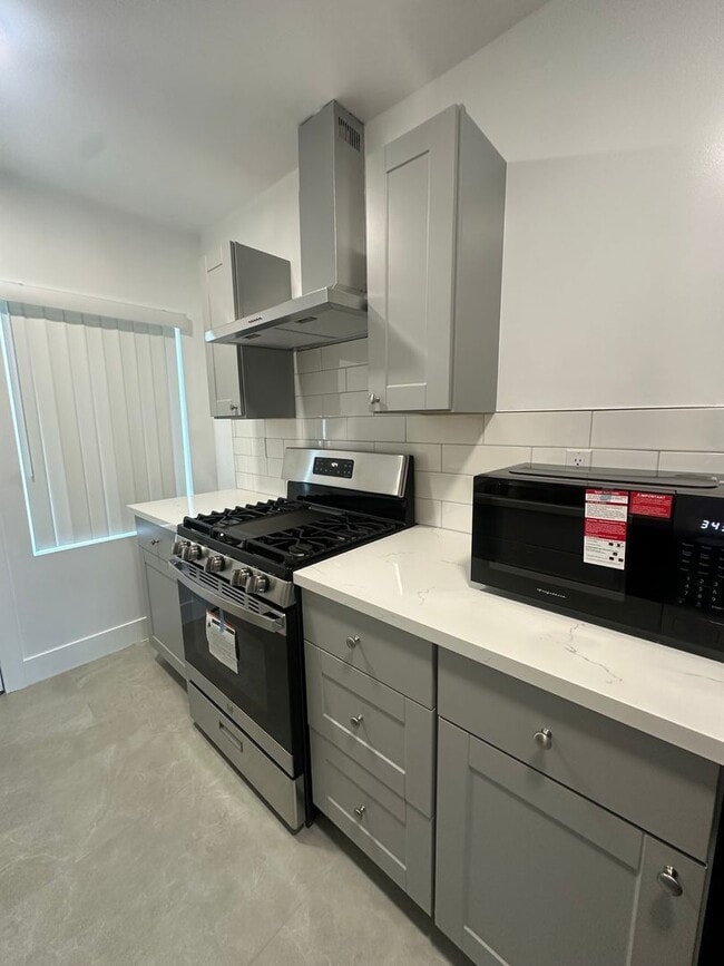 1943 W 39th St Unit 1947