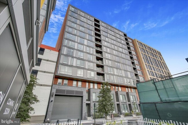 Building Photo - 1211 Van St SE Unit 602