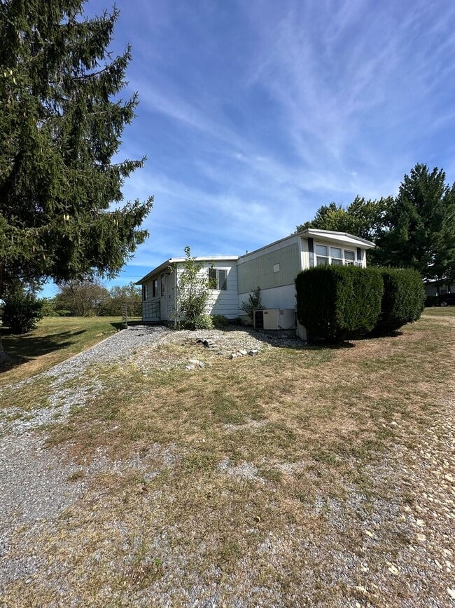 Building Photo - 2 Bedroom 1 Bathroom Mobile Home - Carlisl...