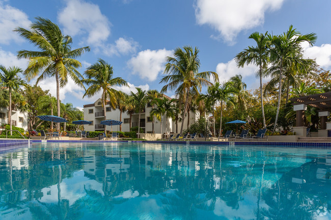 Pool - Emerald Palms Apartment