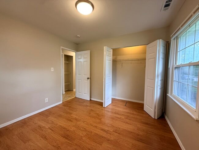 Photo - 1004 Oakland Dr