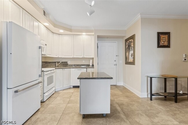 Photo - 2825 Palm Beach Blvd Unidad 203