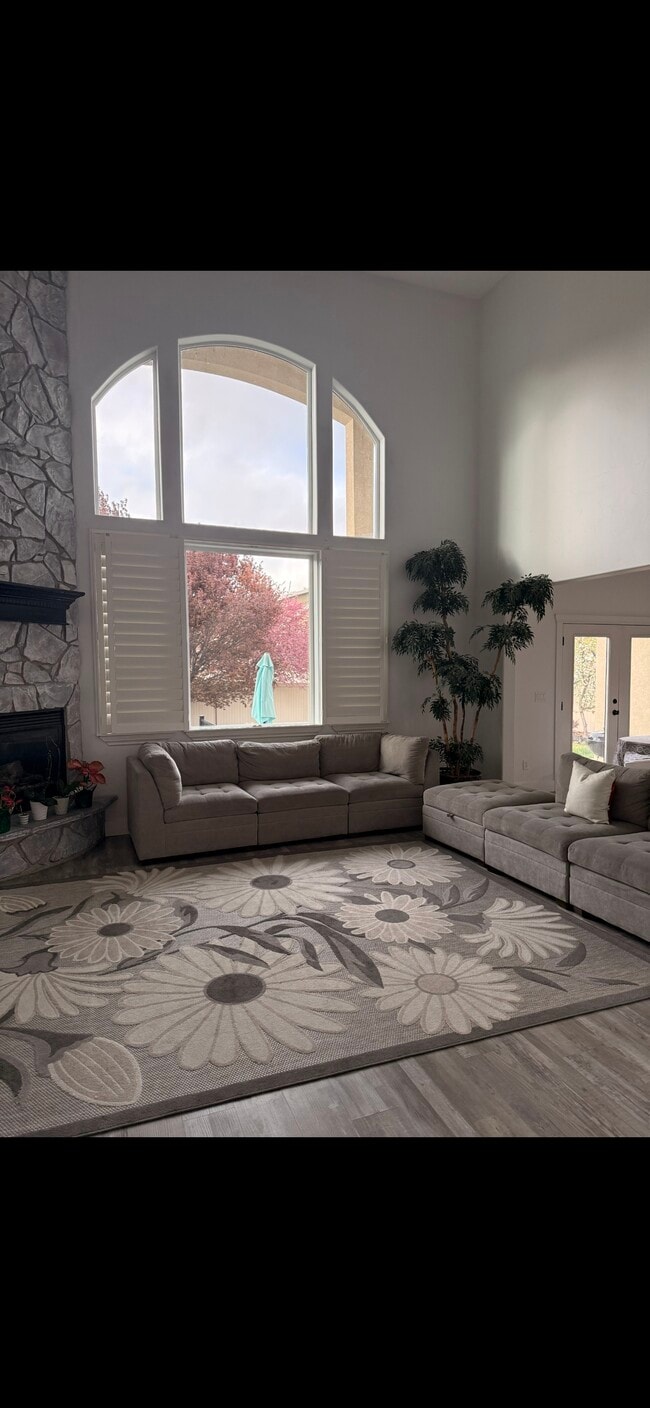 Photo - 1574 W Meadow Green Dr