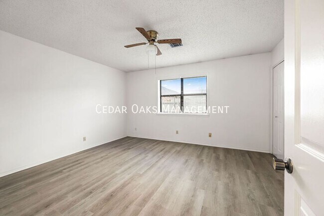 801 N 17th Place Units 33-41