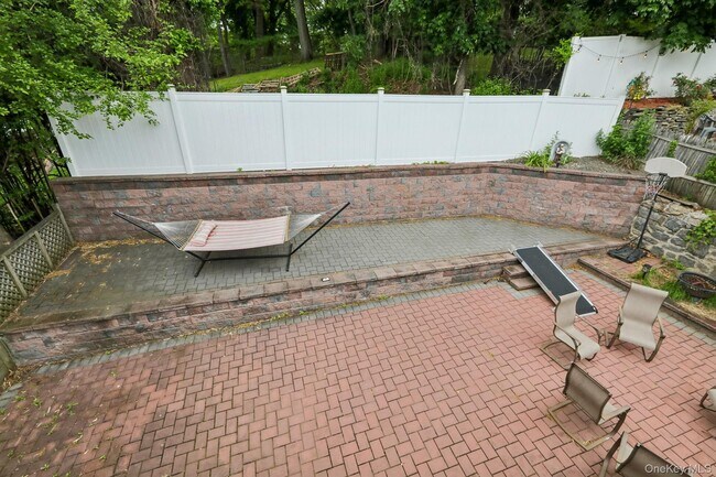 Photo - 583 Bellevue Ave N Unit 1