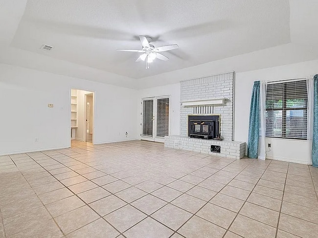 Photo - 411 Bluebonnet St