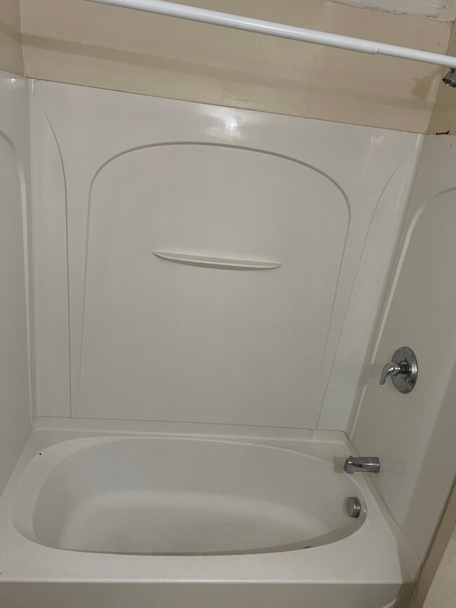 Shower - 51 Seyms St