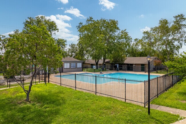 Pool - Homestead Apartments