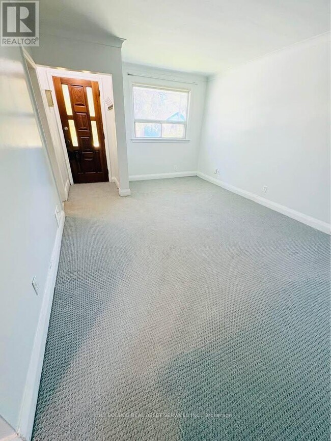 Photo - 74 Vanbrugh Ave