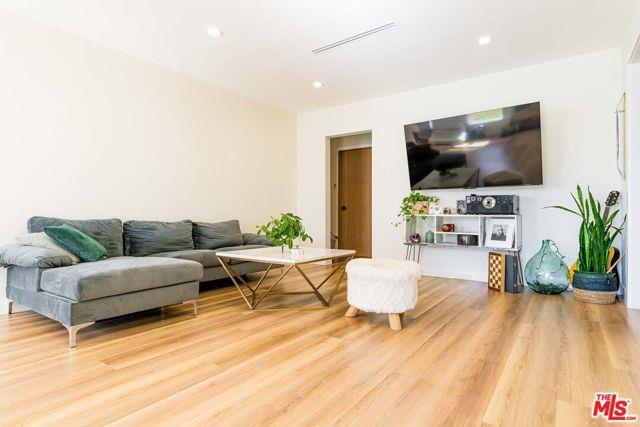 Photo - 12023 Collins St