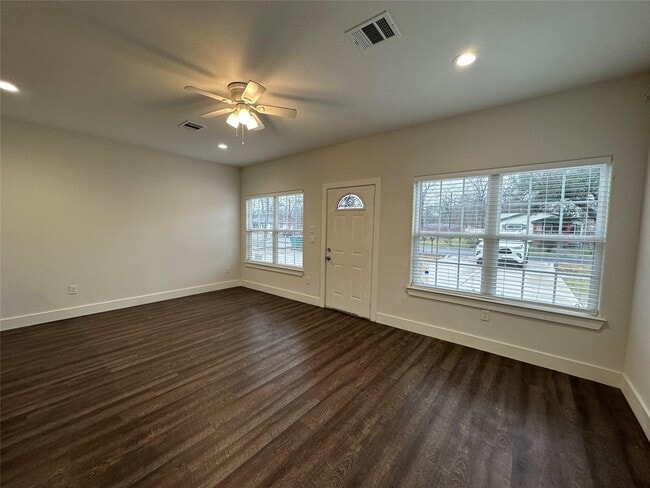 Photo - 9302 Bean St