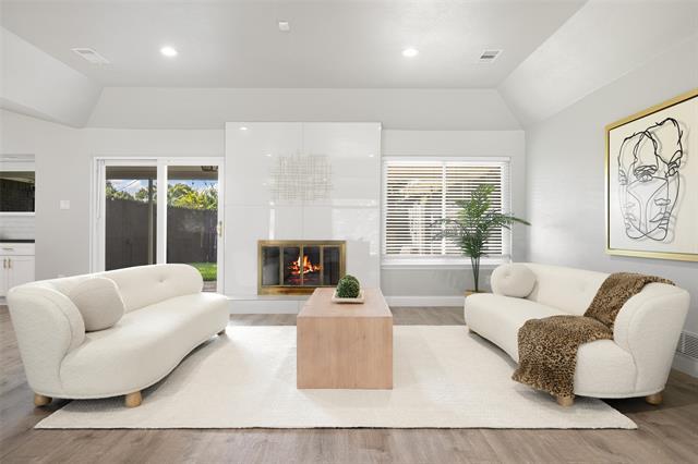 Photo - 6350 Glennox Ln