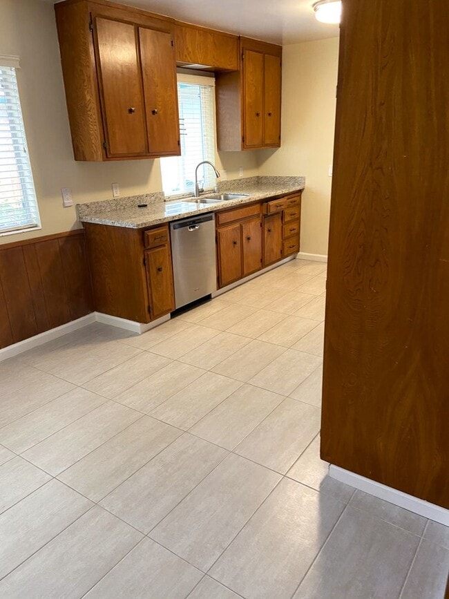 Photo - Spacious Duplex in Great Mountain View Area!