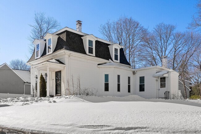 Photo - 1104 Pleasant St