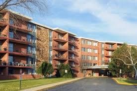 Building Photo - 16 E Old Willow Rd
