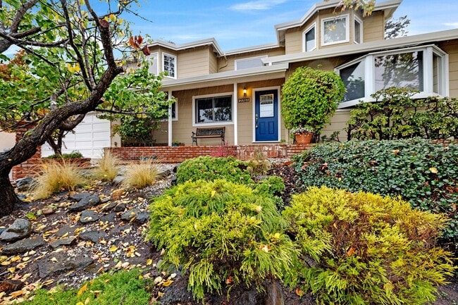 Photo - Stunning San Carlos 5 bedroom 4 bathroom House Available now