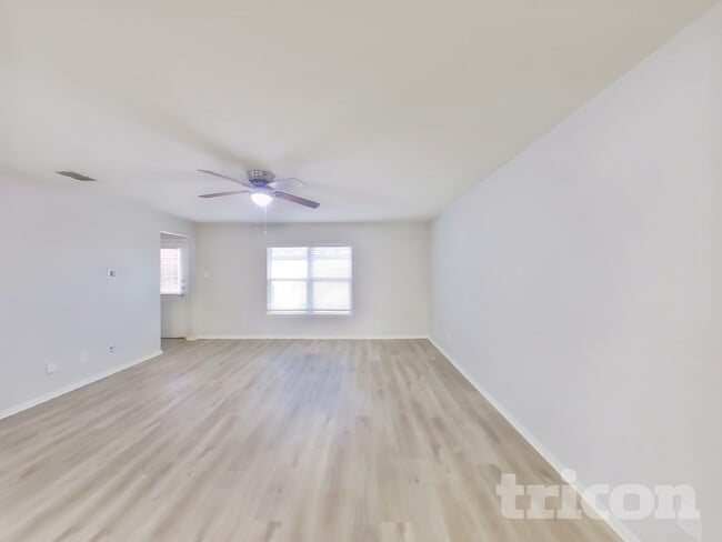 Photo - 7007 Capeshaw