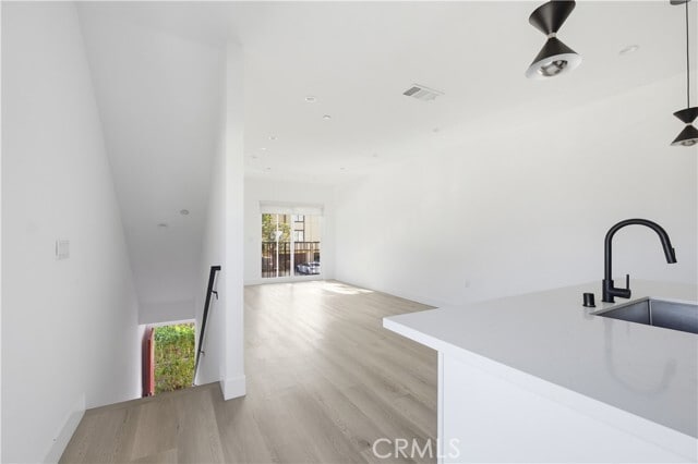 Photo - 21721 Hart St