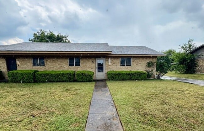 Building Photo - 204-206 Romana Circle Unit 206 Rental