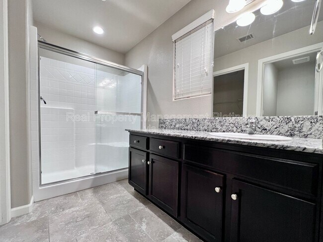 Photo - 1535 Zenith Point