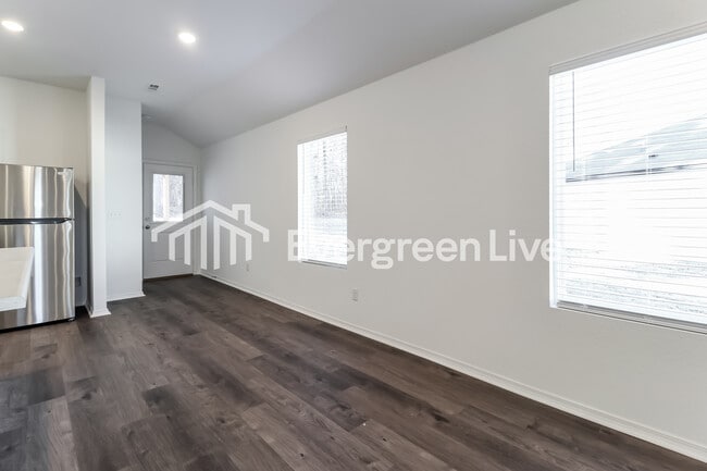 Photo - 240 Sarah Alyse Ln