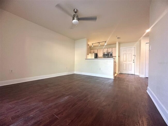 Photo - 5467 Vineland Rd Unit 6114