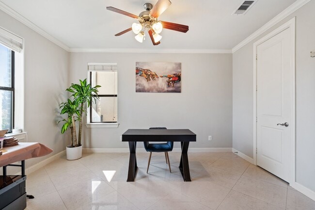 Photo - 1708 Dart St