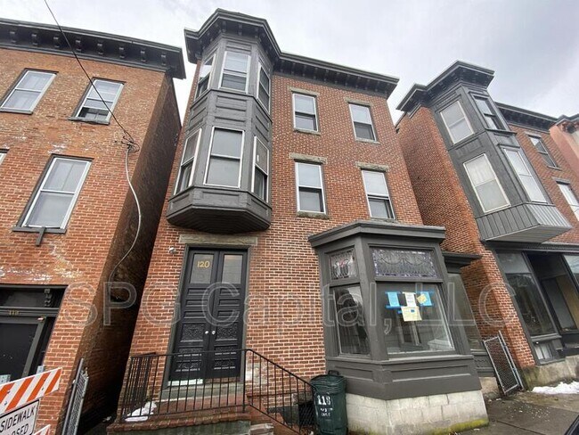 Photo - 120 Lincoln Way W