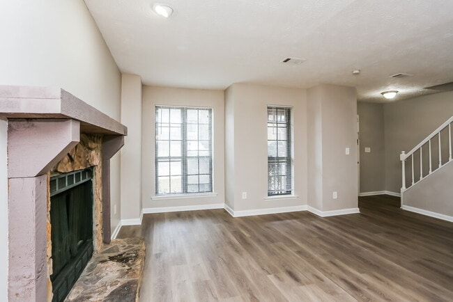 Photo - 4723 Old Highgate Entry