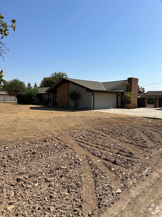 Building Photo - Country living at its finest! Rental