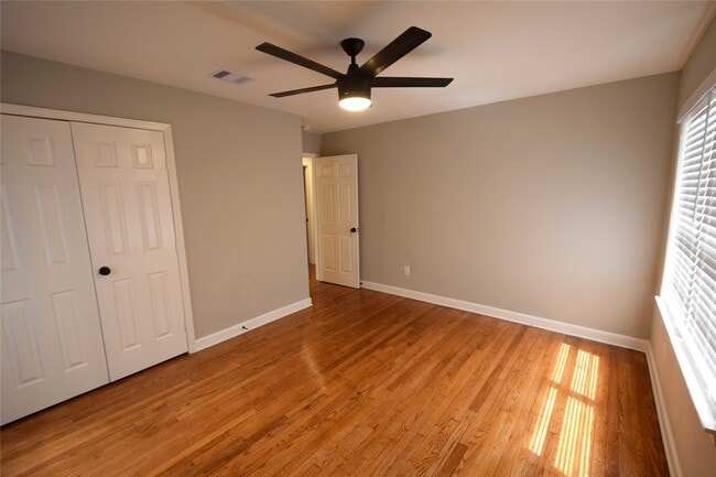 Photo - 8130 Sharondale Dr