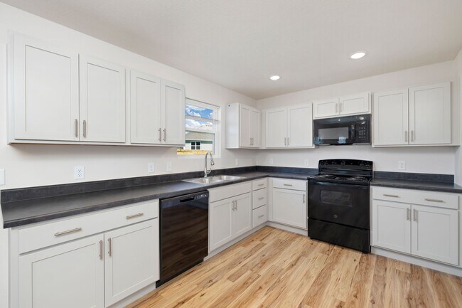 Photo - 3 Bedroom Rental with Fence!