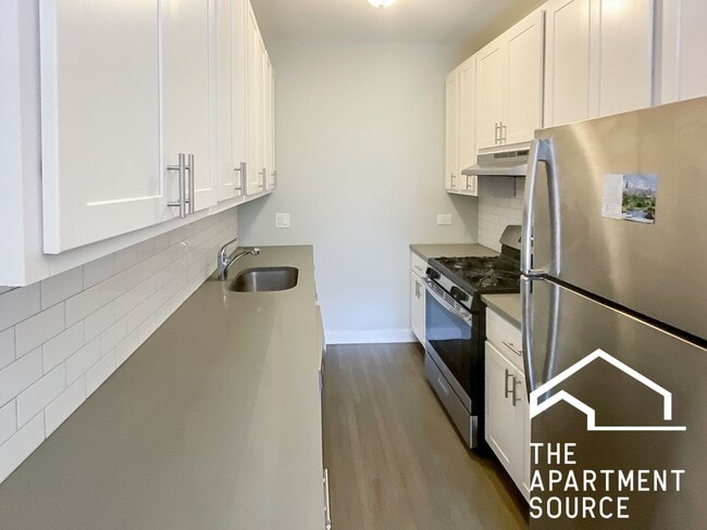 Building Photo - 432 W Surf St Unit 310