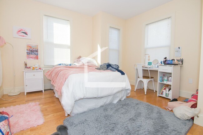 Building Photo - Allston 4-bed/2bath Near Packard's Corner ...