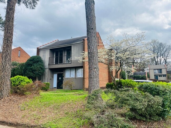 Photo - Beautiful renovated East Memphis condo located in the Richland area! Community Pool! Small pets a...