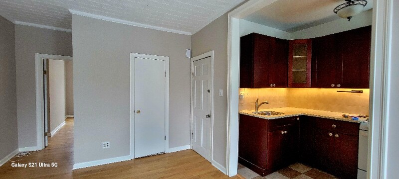 Photo - 677 Leonard St