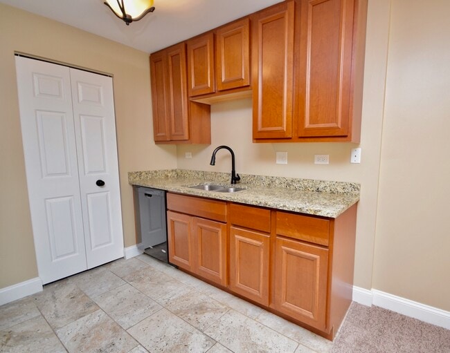 Photo - 360 Newport Ln Unidad C1