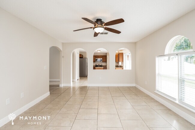 Photo - 561 Brown Bear Way