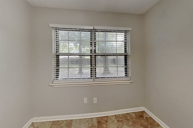 Photo - 14922 Spring Lake Dr