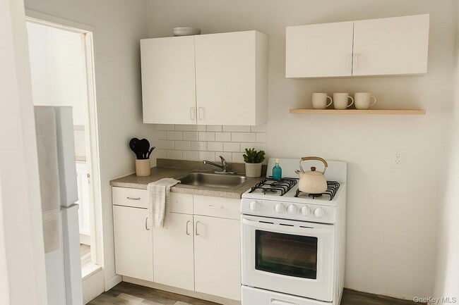 Photo - 370 North Ave