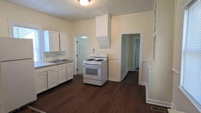 Photo - 523 W Grand Ave Unit A
